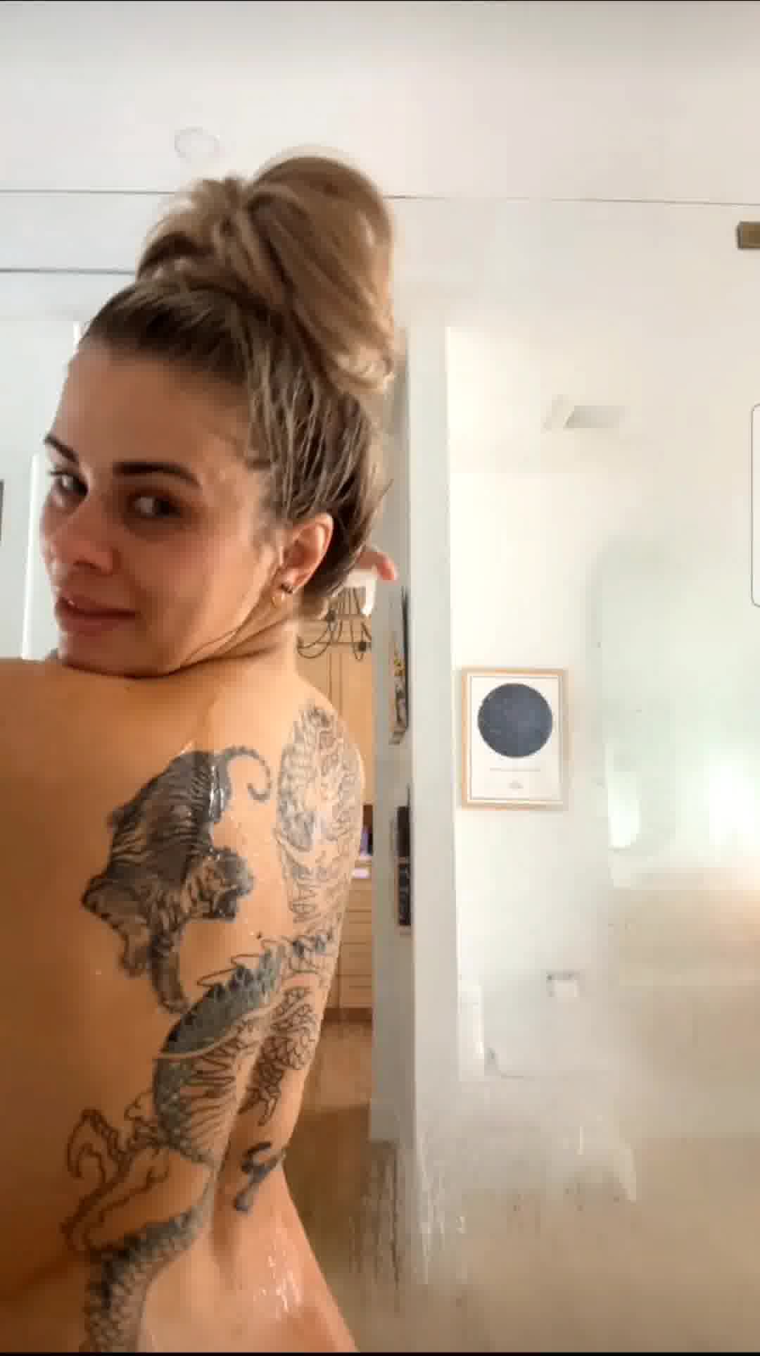 Paige Vanzant Nude Shower in Livestream Video Leaked